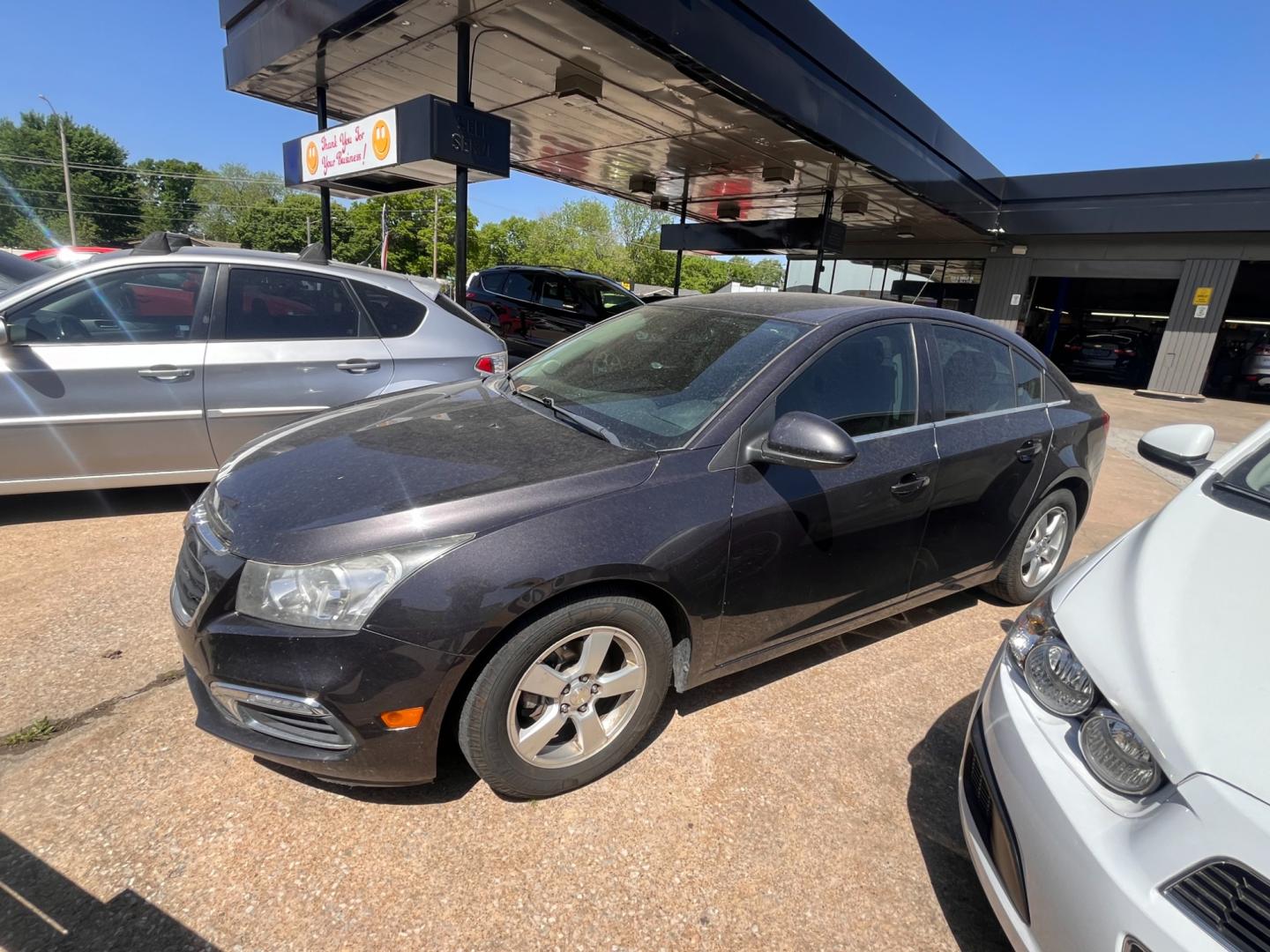 2015 GRAY CHEVROLET CRUZE 1LT 1LT Auto (1G1PC5SB0F7) with an 1.4L L4 DOHC 16V TURBO engine, 6-Speed Automatic transmission, located at 8101 E. Skelly Dr., Tulsa, OK, 74129, (918) 592-3593, 36.121891, -95.888802 - Photo#3